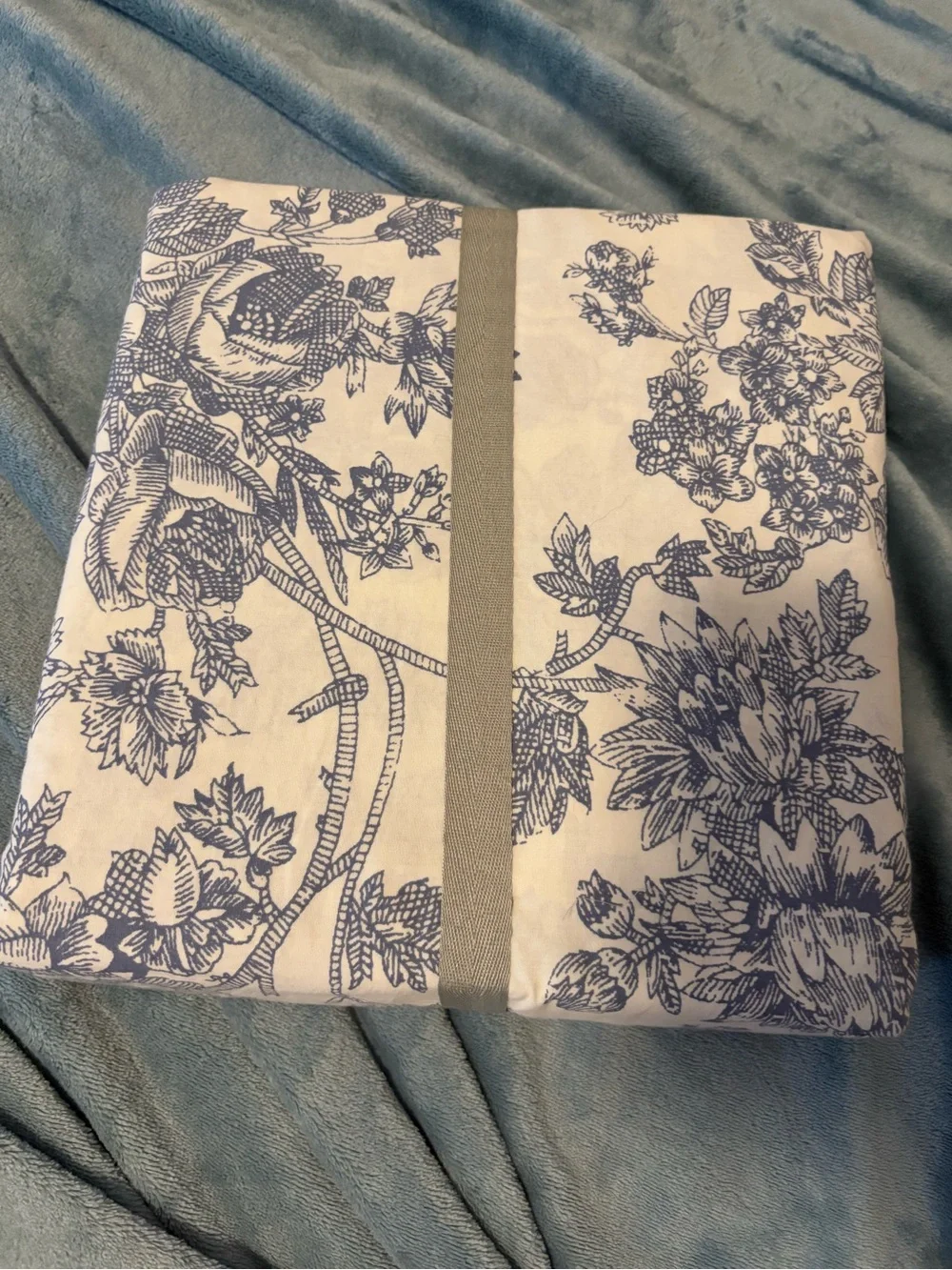 Blue Floral Cotton “Toile” duvet cover